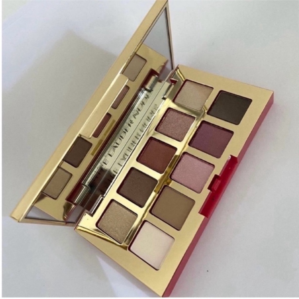 Estee Lauder Pure Color Envy
Eyeshawdow
Palette Nudes (10)